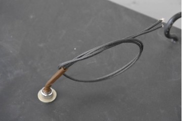 中古　金工職人　飯野歌之助作　幾何学的なステンドグラスのデザインが目を引くペンダントライト　(R-086997)