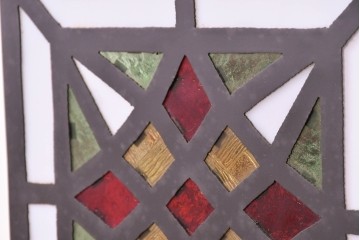 中古　金工職人　飯野歌之助作　幾何学的なステンドグラスのデザインが目を引くペンダントライト　(R-086997)