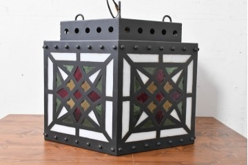 中古　金工職人　飯野歌之助作　幾何学的なステンドグラスのデザインが目を引くペンダントライト　(R-086997)