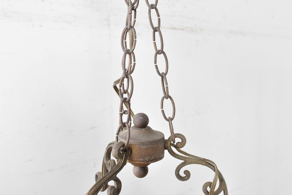 フランスアンティーク　Vianne(ヴィアンヌ)社　装飾ガラスシェードの3灯シャンデリア　(R-086999)