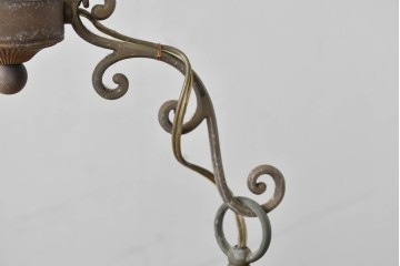 フランスアンティーク　Vianne(ヴィアンヌ)社　装飾ガラスシェードの3灯シャンデリア　(R-086999)