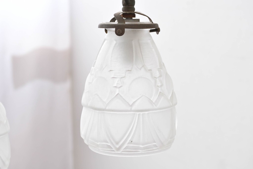 フランスアンティーク　Vianne(ヴィアンヌ)社　装飾ガラスシェードの3灯シャンデリア　(R-086999)