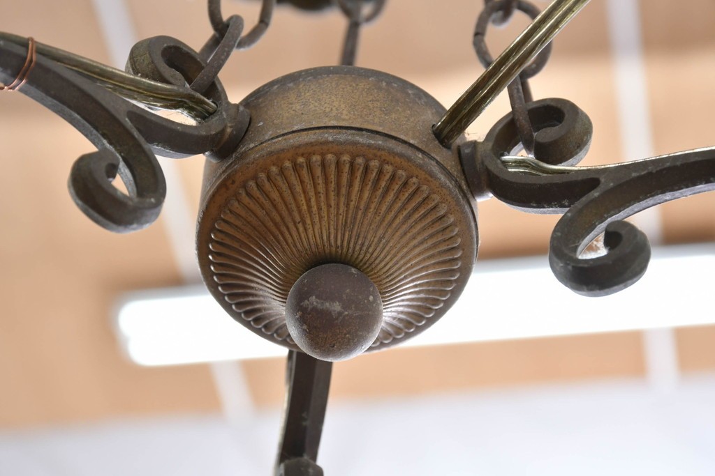 フランスアンティーク　Vianne(ヴィアンヌ)社　装飾ガラスシェードの3灯シャンデリア　(R-086999)