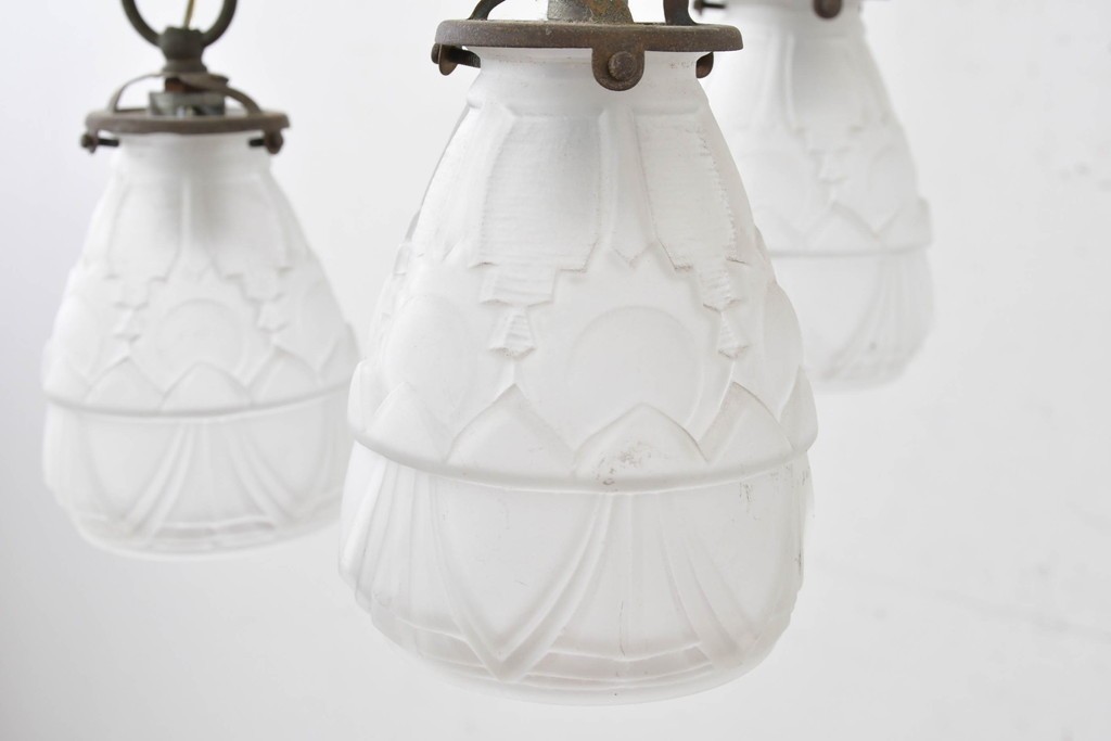 フランスアンティーク　Vianne(ヴィアンヌ)社　装飾ガラスシェードの3灯シャンデリア　(R-086999)