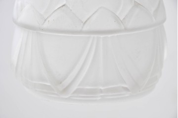 フランスアンティーク　Vianne(ヴィアンヌ)社　装飾ガラスシェードの3灯シャンデリア　(R-086999)