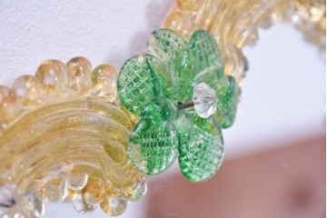 中古　イタリア製　ムラノガラス(ムラーノガラス)　ヴェネチアンガラス　フラワーモチーフが目を惹くウォールミラー　(R-087004)