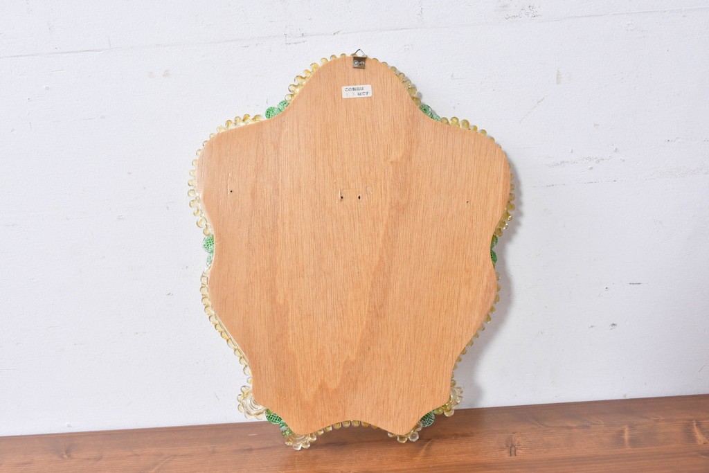 中古　イタリア製　ムラノガラス(ムラーノガラス)　ヴェネチアンガラス　フラワーモチーフが目を惹くウォールミラー　(R-087004)