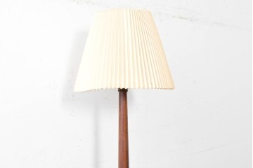 ヴィンテージ照明　松本民芸家具　挽き物の三本脚が目を惹くB型フロアスタンド　(R-087005)