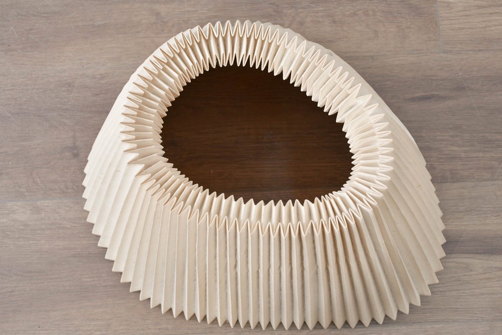 ヴィンテージ照明　松本民芸家具　挽き物の三本脚が目を惹くB型フロアスタンド　(R-087005)