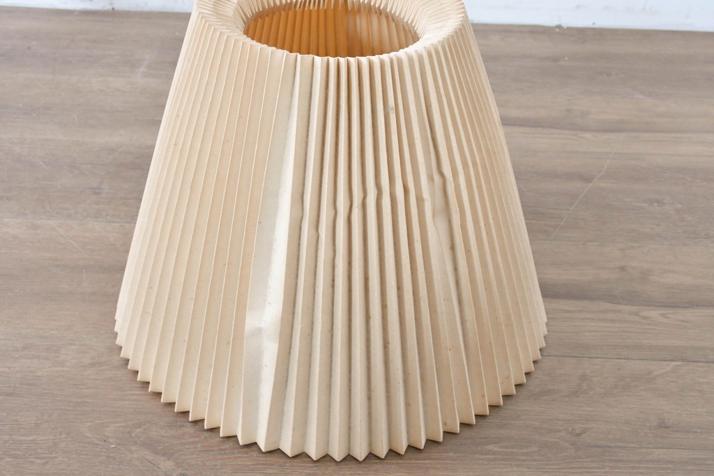 ヴィンテージ照明　松本民芸家具　挽き物の三本脚が目を惹くB型フロアスタンド　(R-087005)