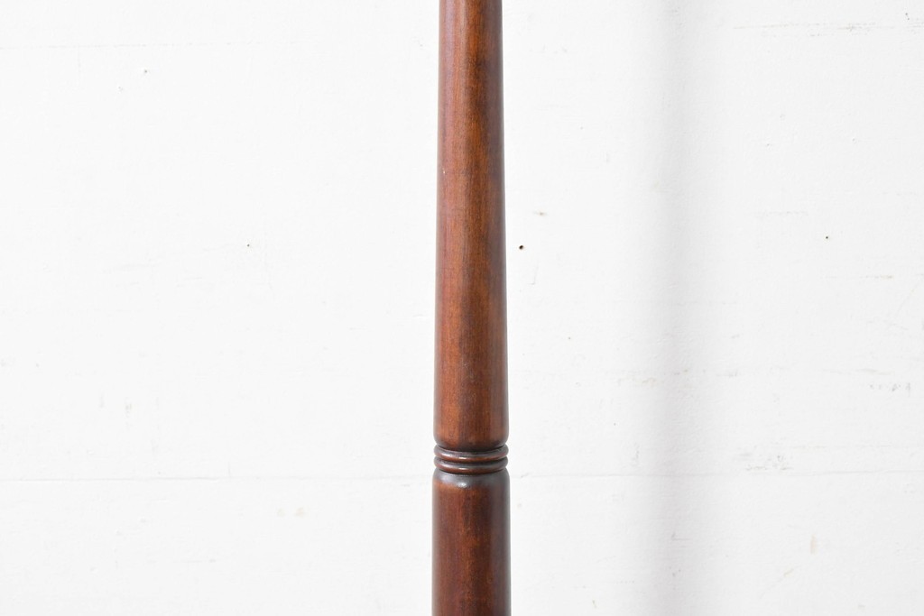 ヴィンテージ照明　松本民芸家具　挽き物の三本脚が目を惹くB型フロアスタンド　(R-087005)