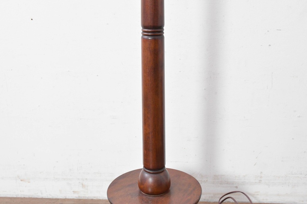 ヴィンテージ照明　松本民芸家具　挽き物の三本脚が目を惹くB型フロアスタンド　(R-087005)