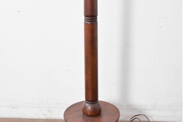 ヴィンテージ照明　松本民芸家具　挽き物の三本脚が目を惹くB型フロアスタンド　(R-087005)