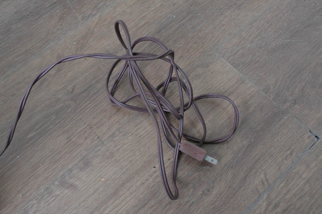 ヴィンテージ照明　松本民芸家具　挽き物の三本脚が目を惹くB型フロアスタンド　(R-087005)