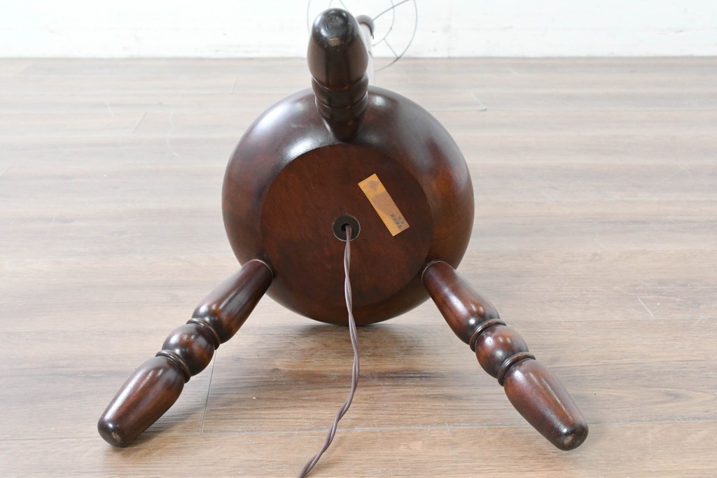 ヴィンテージ照明　松本民芸家具　挽き物の三本脚が目を惹くB型フロアスタンド　(R-087005)