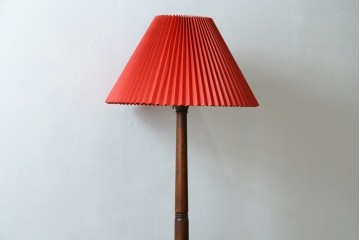 ヴィンテージ照明　松本民芸家具　挽き物の三本脚が目を惹くB型フロアスタンド　(R-087005)