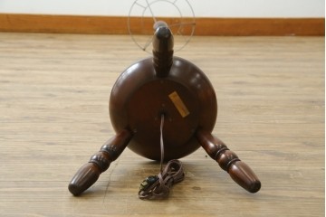 ヴィンテージ照明　松本民芸家具　挽き物の三本脚が目を惹くB型フロアスタンド　(R-087005)