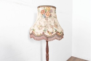 アジアンビンテージ　チーク材　オリエンタルな彫刻が存在感を放つフロアランプ　(R-087006)