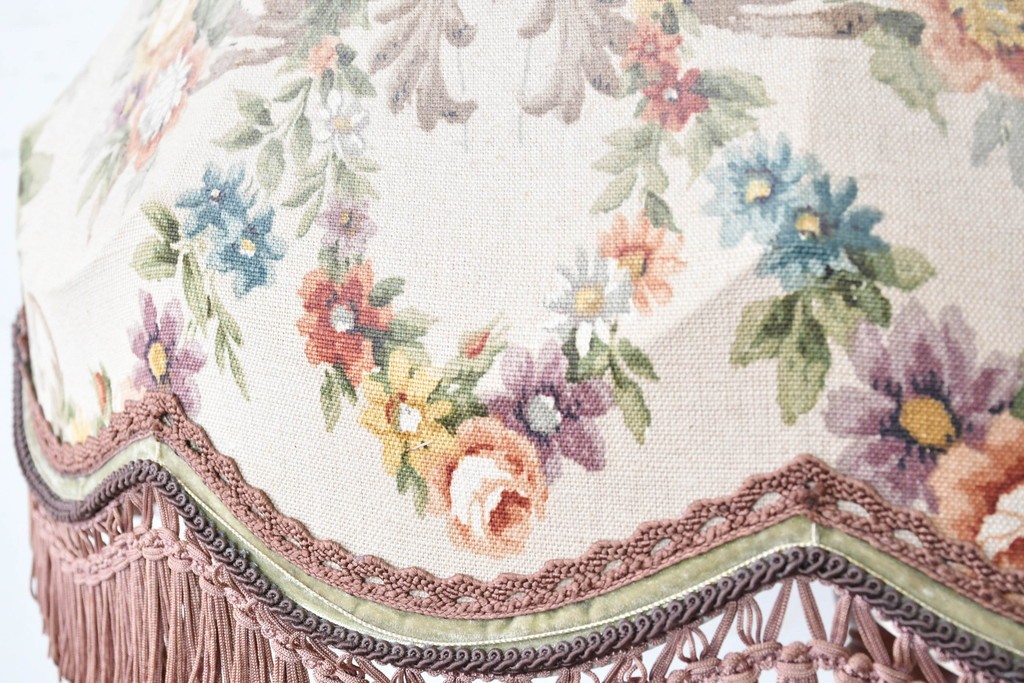 アジアンビンテージ　チーク材　オリエンタルな彫刻が存在感を放つフロアランプ　(R-087006)