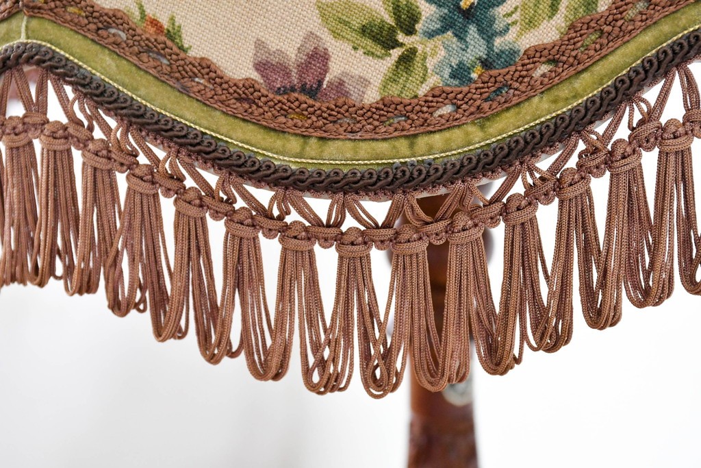 アジアンビンテージ　チーク材　オリエンタルな彫刻が存在感を放つフロアランプ　(R-087006)