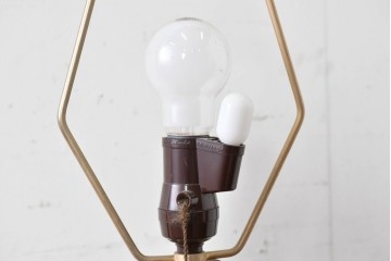 アジアンビンテージ　チーク材　オリエンタルな彫刻が存在感を放つフロアランプ　(R-087006)