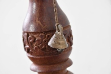 アジアンビンテージ　チーク材　オリエンタルな彫刻が存在感を放つフロアランプ　(R-087006)