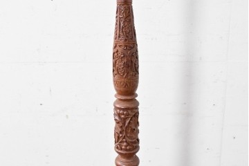 アジアンビンテージ　チーク材　オリエンタルな彫刻が存在感を放つフロアランプ　(R-087006)