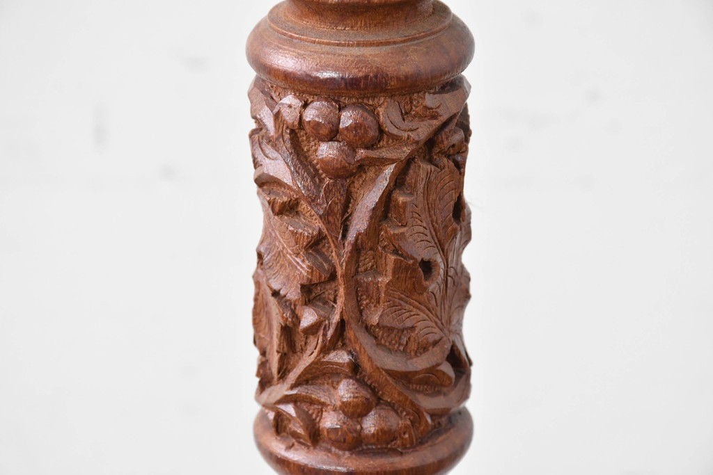 アジアンビンテージ　チーク材　オリエンタルな彫刻が存在感を放つフロアランプ　(R-087006)