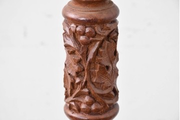 アジアンビンテージ　チーク材　オリエンタルな彫刻が存在感を放つフロアランプ　(R-087006)