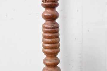 アジアンビンテージ　チーク材　オリエンタルな彫刻が存在感を放つフロアランプ　(R-087006)