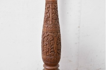 アジアンビンテージ　チーク材　オリエンタルな彫刻が存在感を放つフロアランプ　(R-087006)