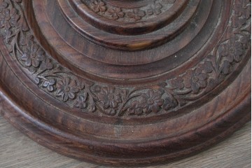 アジアンビンテージ　チーク材　オリエンタルな彫刻が存在感を放つフロアランプ　(R-087006)