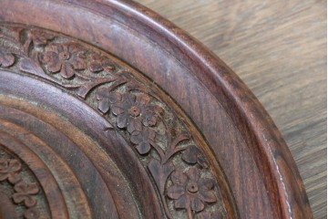 アジアンビンテージ　チーク材　オリエンタルな彫刻が存在感を放つフロアランプ　(R-087006)