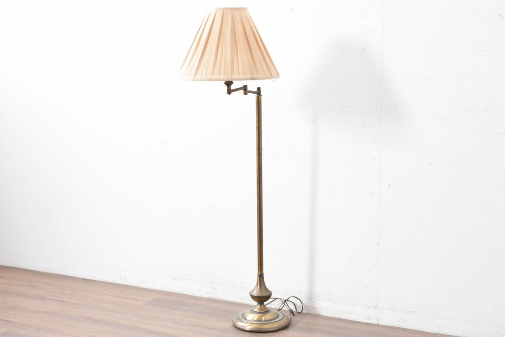 アメリカヴィンテージ　シンプルでクラシカルな佇まいのフロアスタンド　(R-087007)