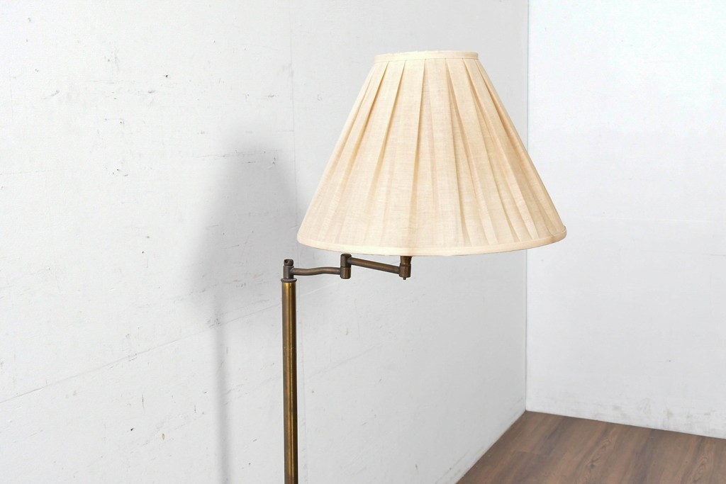 アメリカヴィンテージ　シンプルでクラシカルな佇まいのフロアスタンド　(R-087007)