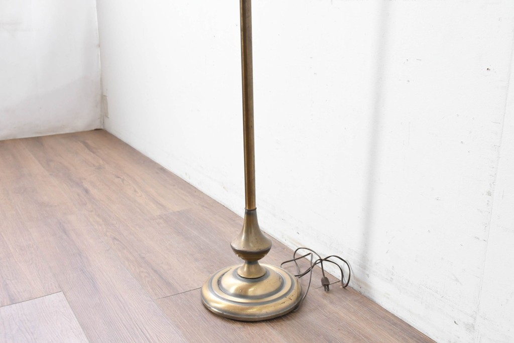 アメリカヴィンテージ　シンプルでクラシカルな佇まいのフロアスタンド　(R-087007)