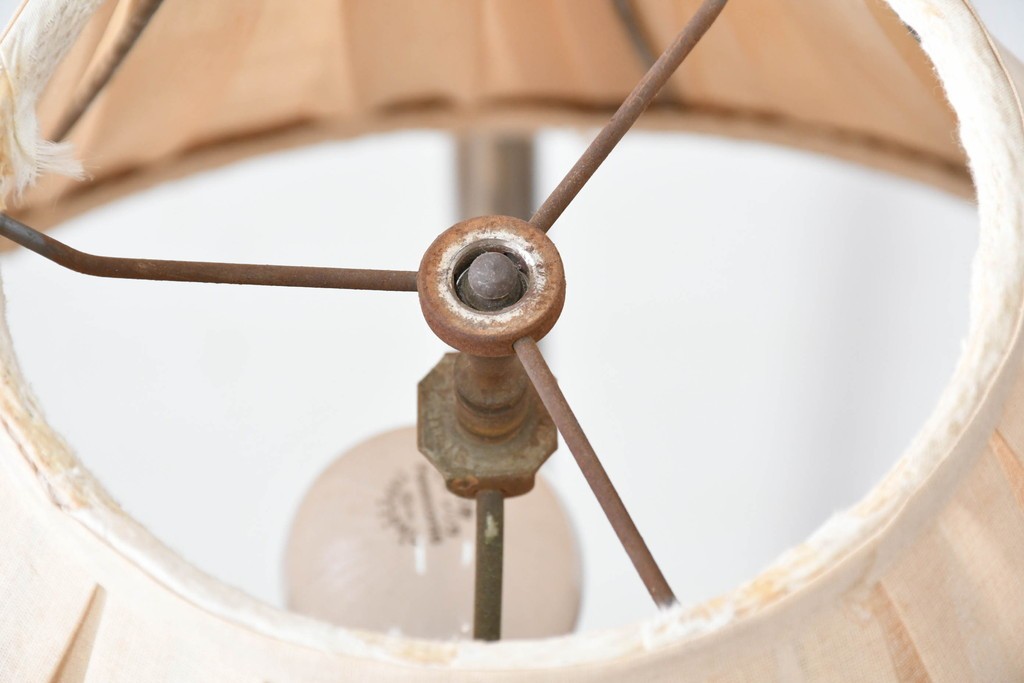 アメリカヴィンテージ　シンプルでクラシカルな佇まいのフロアスタンド　(R-087007)