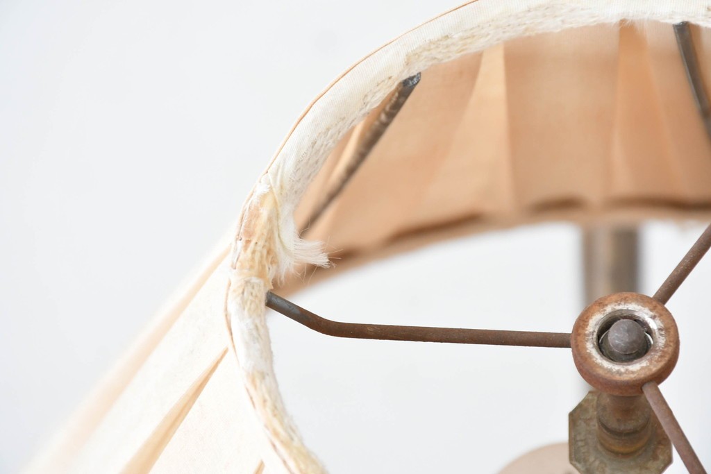 アメリカヴィンテージ　シンプルでクラシカルな佇まいのフロアスタンド　(R-087007)