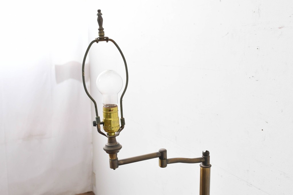 アメリカヴィンテージ　シンプルでクラシカルな佇まいのフロアスタンド　(R-087007)