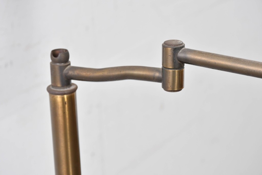 アメリカヴィンテージ　シンプルでクラシカルな佇まいのフロアスタンド　(R-087007)