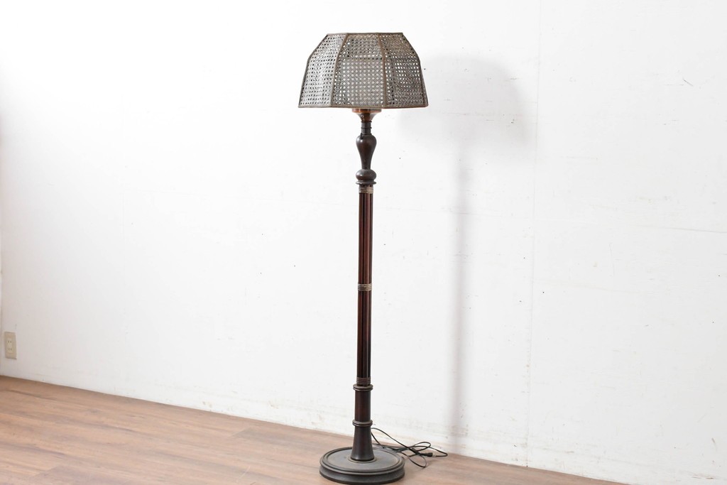 和製ヴィンテージ　希少デザイン　編み込みシェードが印象的なフロアスタンド　(R-087008)