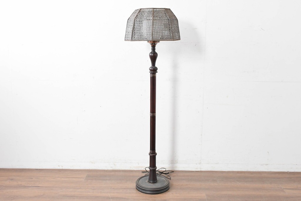 和製ヴィンテージ　希少デザイン　編み込みシェードが印象的なフロアスタンド　(R-087008)