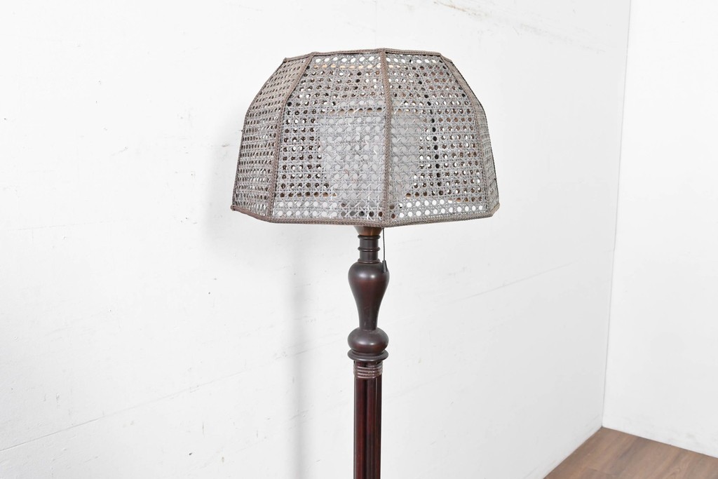 和製ヴィンテージ　希少デザイン　編み込みシェードが印象的なフロアスタンド　(R-087008)
