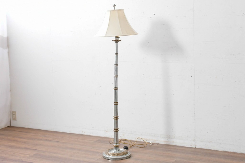 アメリカヴィンテージ　アールデコ　装飾的な支柱デザインが魅力のフロアスタンド　(R-087009)