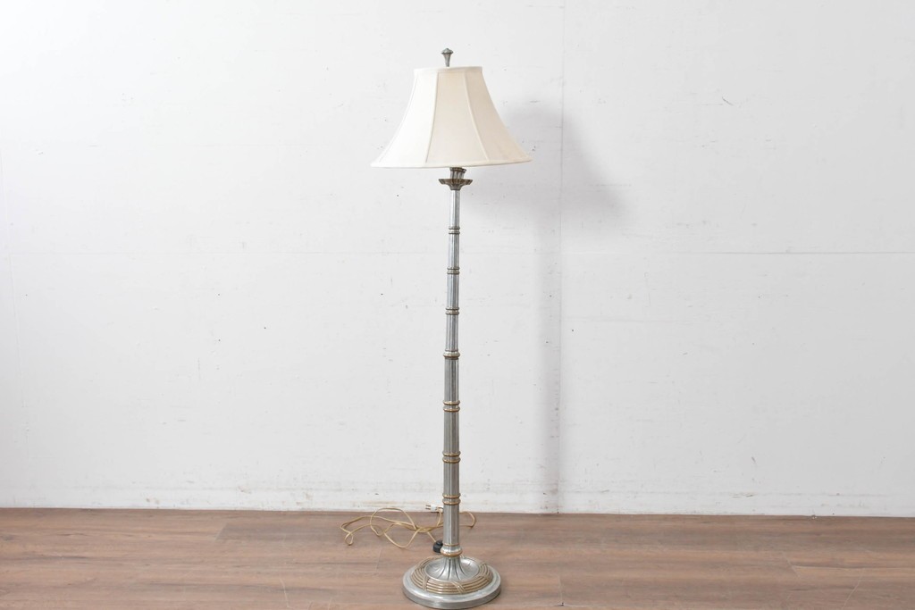 アメリカヴィンテージ　アールデコ　装飾的な支柱デザインが魅力のフロアスタンド　(R-087009)