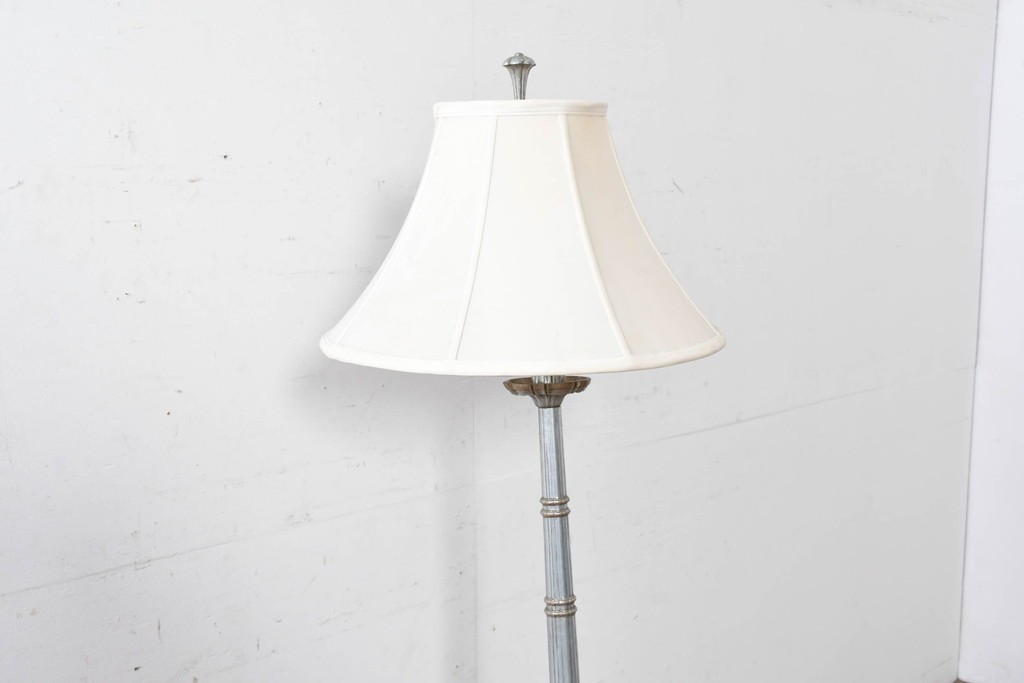 アメリカヴィンテージ　アールデコ　装飾的な支柱デザインが魅力のフロアスタンド　(R-087009)