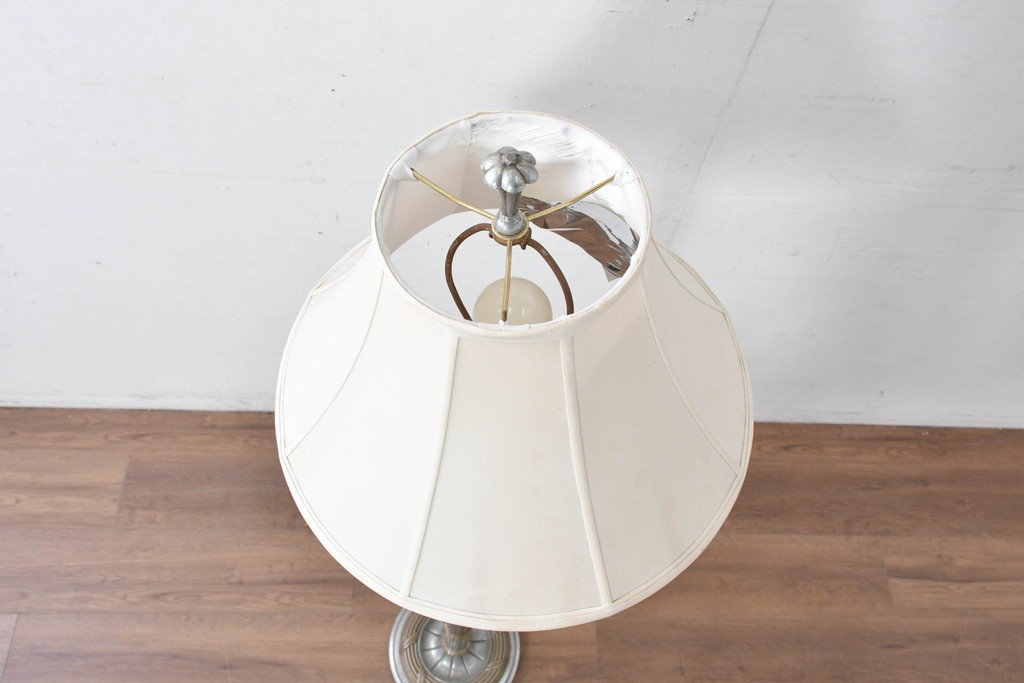 アメリカヴィンテージ　アールデコ　装飾的な支柱デザインが魅力のフロアスタンド　(R-087009)