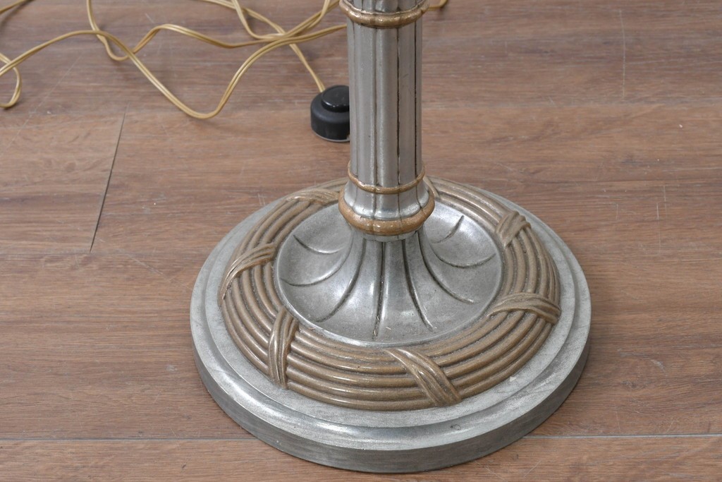 アメリカヴィンテージ　アールデコ　装飾的な支柱デザインが魅力のフロアスタンド　(R-087009)