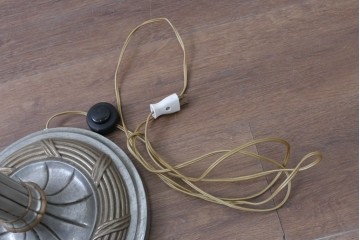 アメリカヴィンテージ　アールデコ　装飾的な支柱デザインが魅力のフロアスタンド　(R-087009)