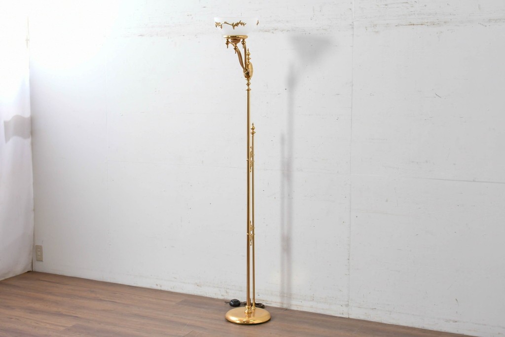 中古　YAMAGIWA(ヤマギワ)　優美な装飾が施されたフロアランプ　(R-087010)